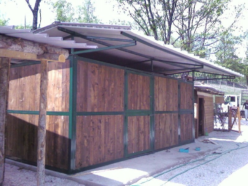 cod.0015 box con pensilina e porta a due battenti